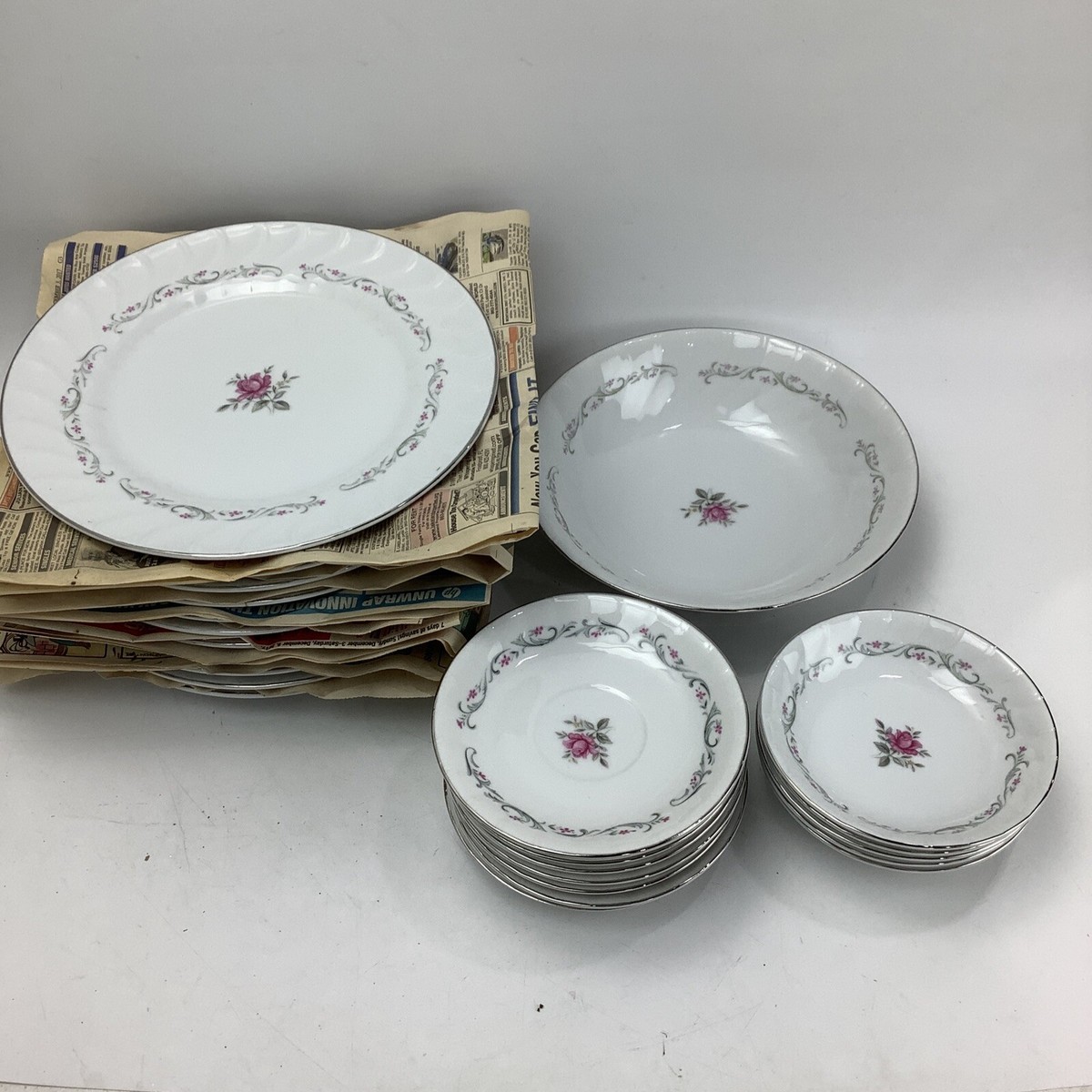 Vintage Royal Swirl Fine China 25 pc Set, Made in Japan, Excellent 