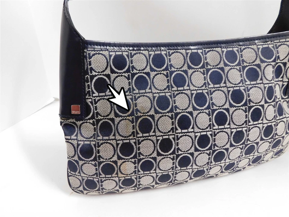 Bolso de Hombro Salvatore Ferragamo Pequeño Hobo Cuero Lona Logo Azul Marino Gris Foto 4 de 4