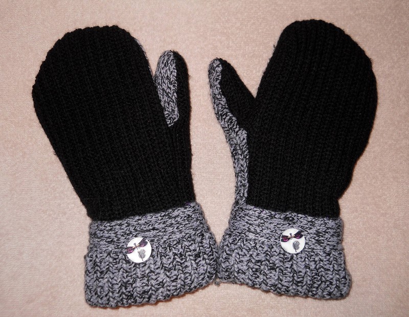ALMOST BERNIE  HANDMADE MITTENS  PURPLE & BLACK Dragon Fly Buttons SMALL/MEDIUM