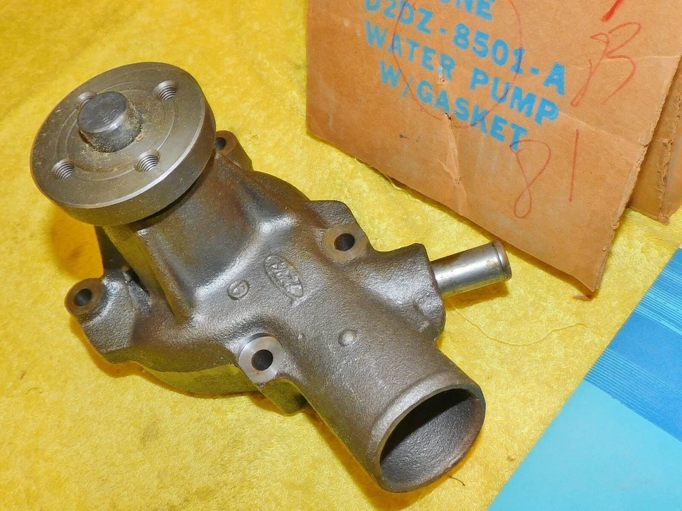 Bomba de agua 69-74 Ford Mustang Maverick Torino Ranchero Comet Montego NOS 6CY 250 Foto 3 de 4