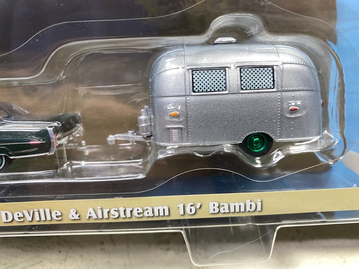 1/64 GREENLIGHT HITCH & TOW 1972 CADILLAC SEDAN DeVILLE