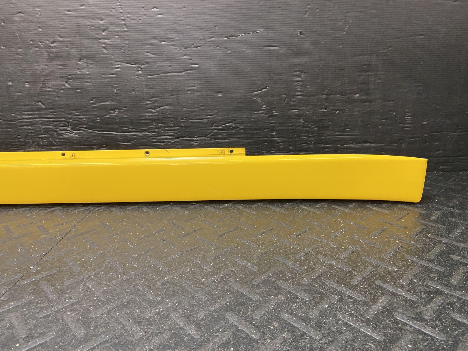 02-06 MASERATI SPYDER PASSENGER RH ROCKER PANEL TRIM SIDE SKIRT MOULDING YELLOW