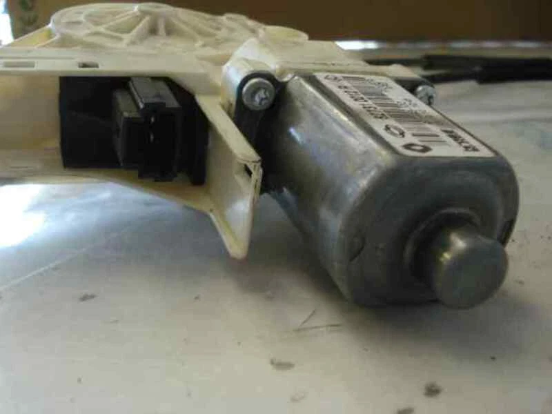 827310012R alzacristalli posteriore sinistro per RENAULT FLUENCE 2010 2854207 - Imagem 4 de 4