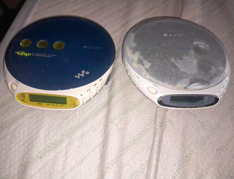 Sony Walkman D-EJ360 Navy Blue Sony Walkman D-EJ368C Silver