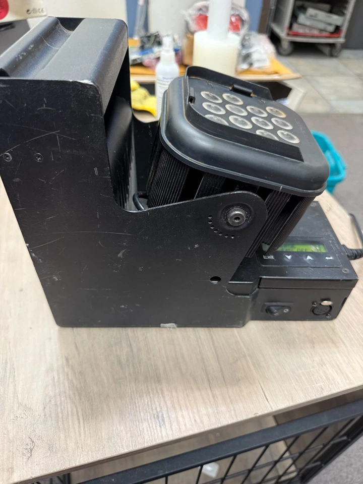 Chroma-Q Color Charge Plus Uplighting CHCCRGBA Uplight for repair/Works READ - Image 3 of 4