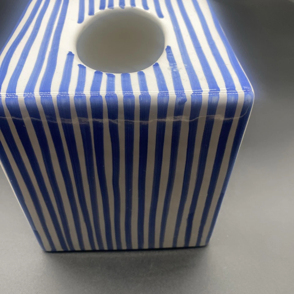 Cubierta de caja de pañuelos pintada a mano hecha en Italia. Foto 4 de 4