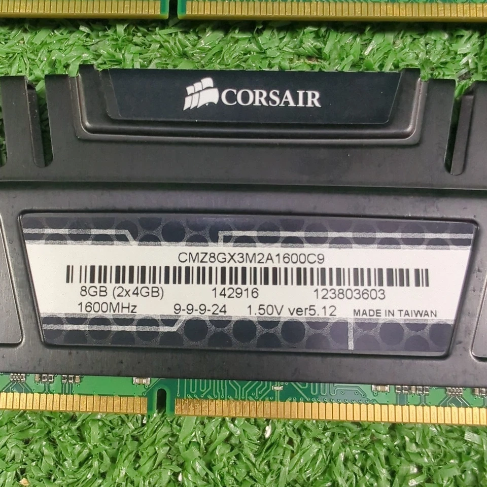 Corsair Vengeance 16GB (2x8GB) DDR3 1600MHz High-Performance RAM Kit - Image 3 of 4