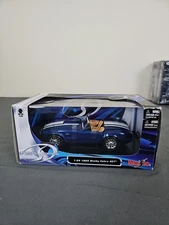 Maisto 1965 Shelby Cobra 427 1:24 Scale Special Edition Die-Cast Replica Car