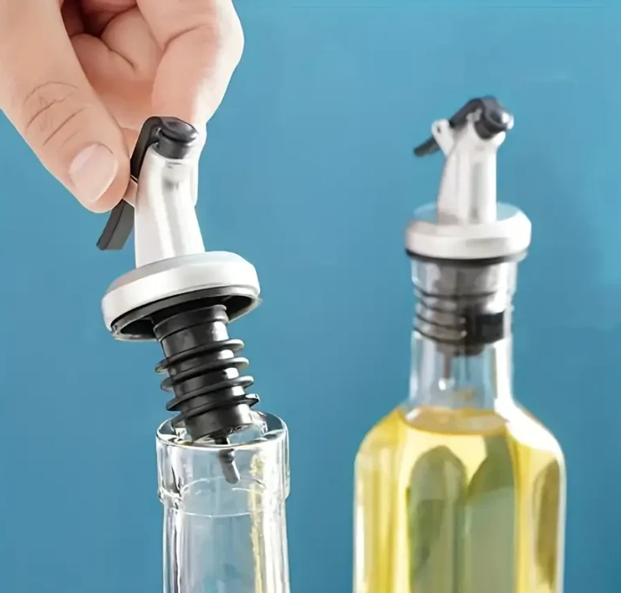 Botella de vinagre de aceite a prueba de fugas de acero inoxidable con boquilla dispensadora de aceite de oliva de 4 piezas Foto 3 de 4