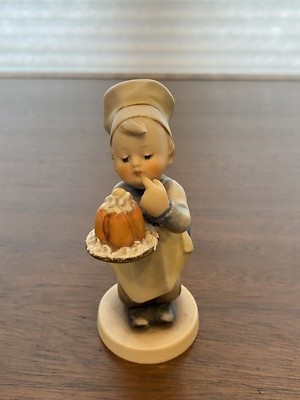 VTG Goebel Hummel ''The Baker'' Boy Porcelain Figurine #128 4.75''H W.GERMANY TMK 3