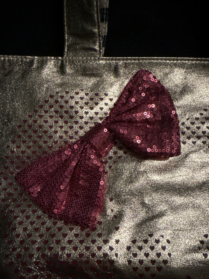 Bolso de Mano Betsey Johnson Con Calavera Dorada Edición Limitada Demasiado Bonito Xoxo Foto 3 de 4