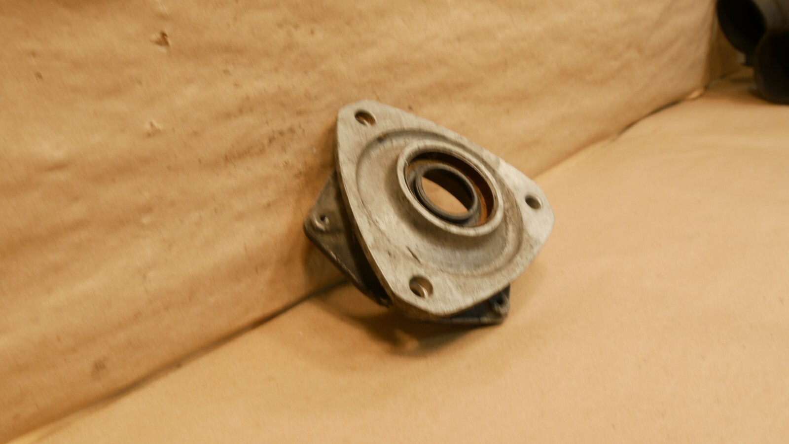 Ferrari 208 308 Mondial LH Distributor Support OEM PN 115579