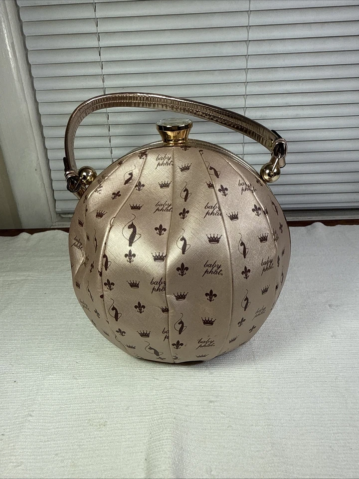 Cartera vintage Baby Phat bolsa esfera satinada correa dorada y tapa de cristal acento. Foto 3 de 4
