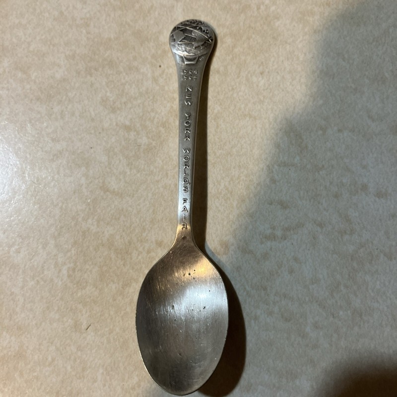 New York Worlds Fair 1964 1965 Souvenir Spoon Oneida Silversmiths 1961