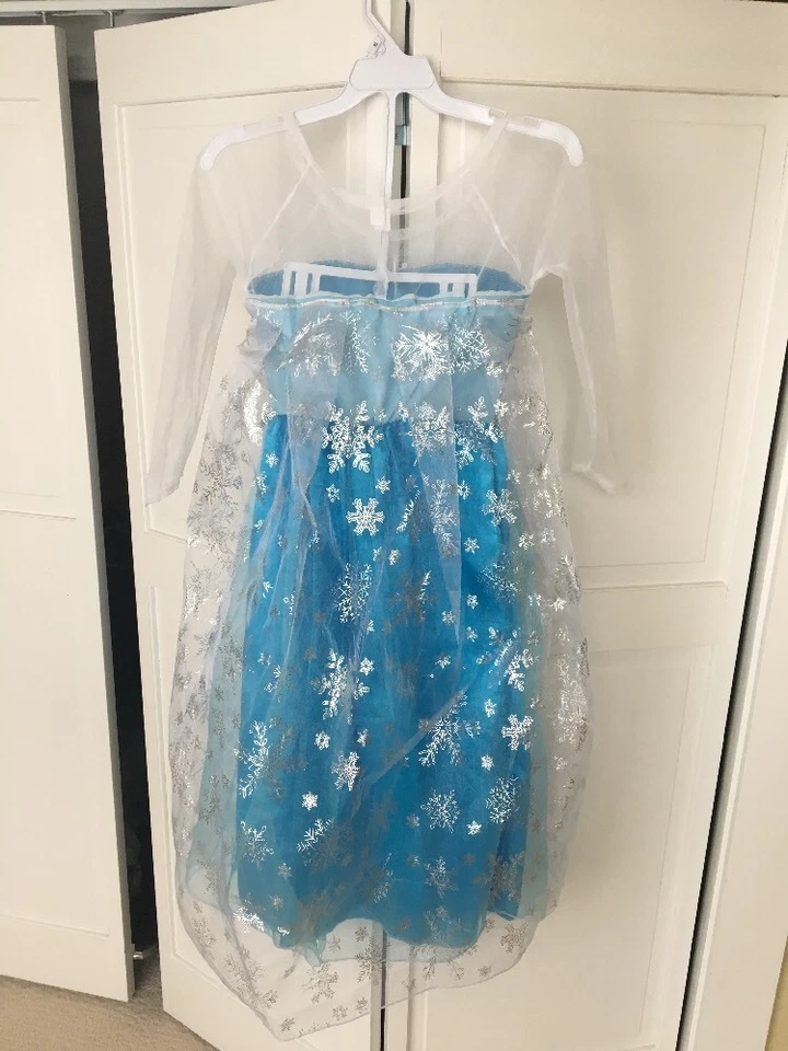 Elsa Dress Frozen Blue Dress Up w Mesh Top Snowflakes Cape & Sequins EUC Sz 7/8 - Image 4 of 4