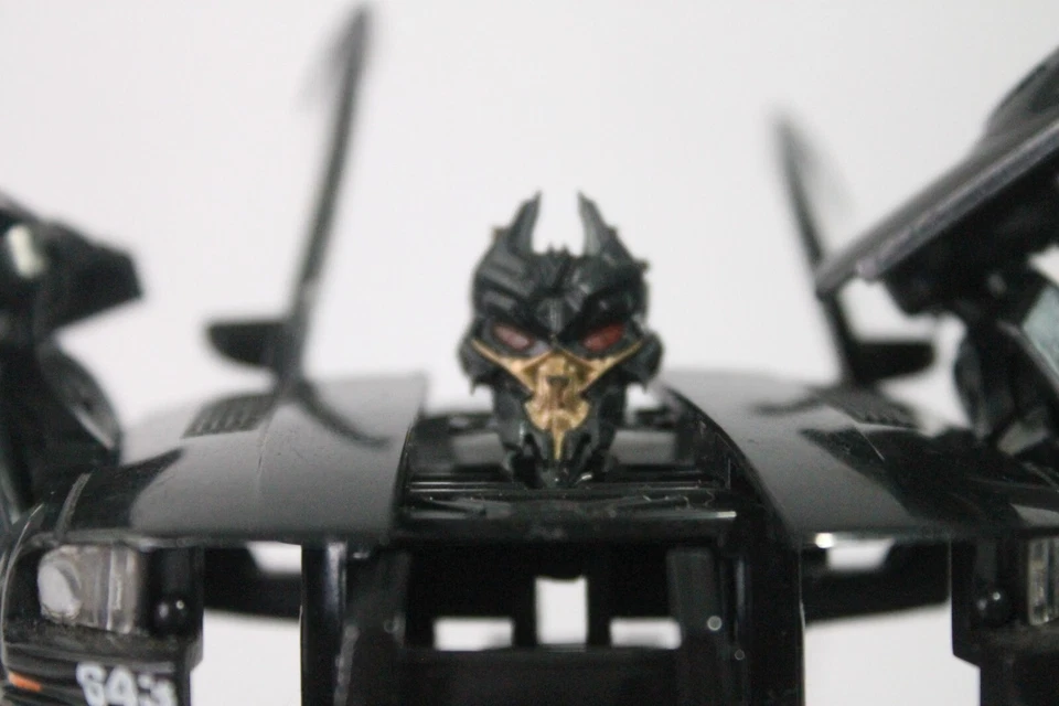 Transformers: Movie Deluxe Wave 1 Barricade w/ Frenzy ( Hasbro, 07) - Image 2 of 4