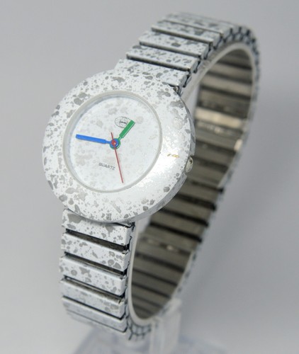 VINTAGE WaGo BRANDED UNUSUAL COLOR QUARTZ WATCH