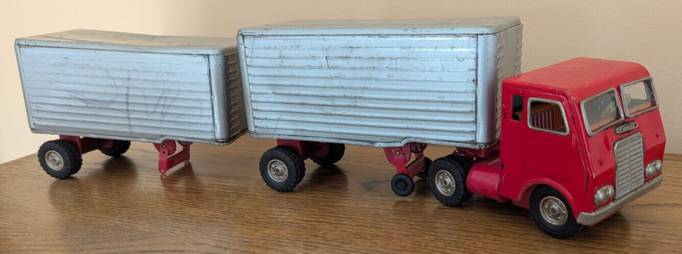 Freightliner White Freightliner Vintage Semi Truck & Doubles Trailers Steel Toy