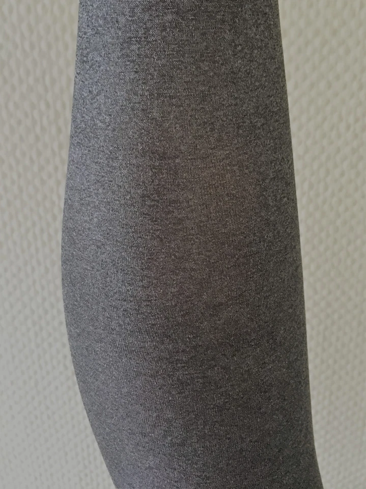 Blickdichte Strumpfhose Glossy, 40 den, Microfaser, Farbe, grau Größe: 40-42 - Bild 2 von 4