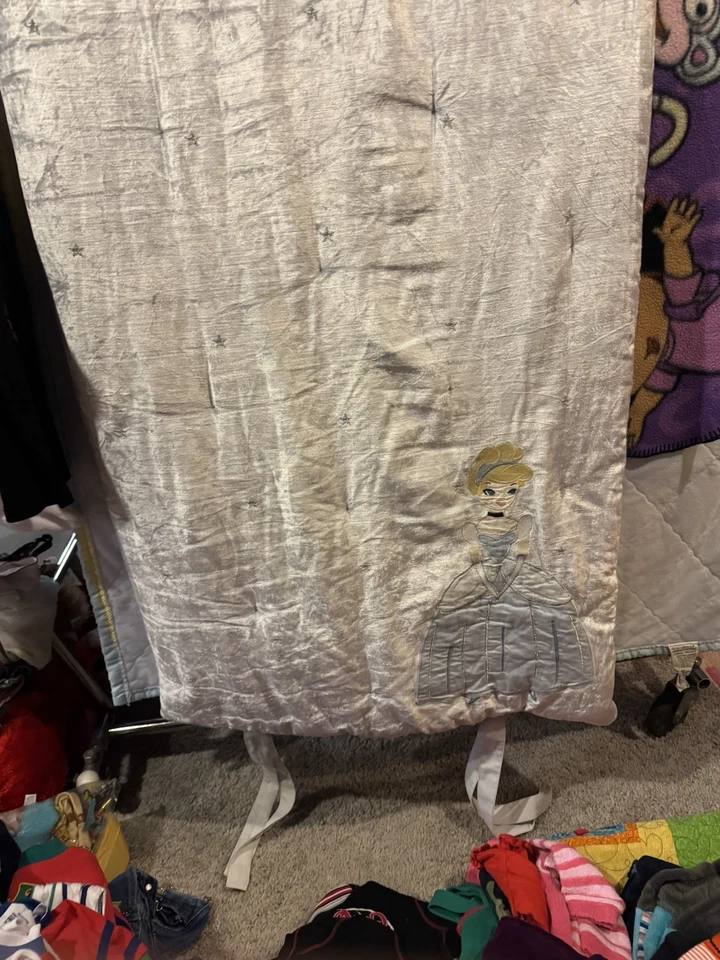 Saco de dormir de microfibra Pottery Barn 2014 inspirado en Mary Blair Cinderella. Usado en excelente estado Foto 3 de 4