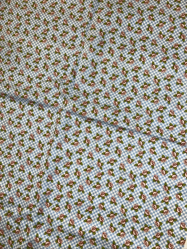 Mary Engelbreit 1 yarda 33” rosas rosadas sobre tela de algodón a cuadros azules - Nuevo Foto 3 de 3