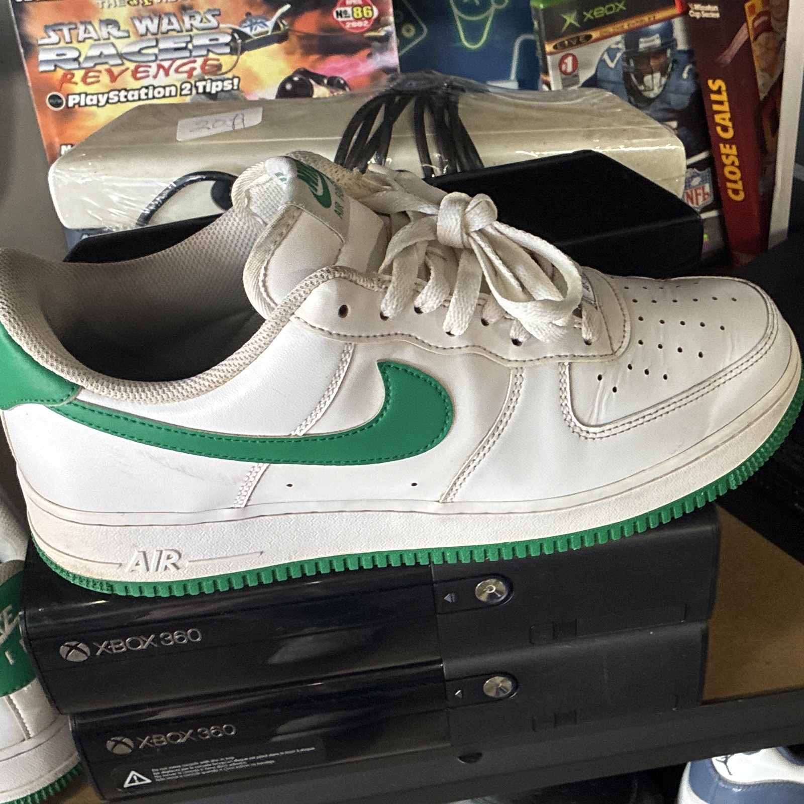 Nike Air Force 1 Men’s Low Top Lace-Up Sneakers White/Malachite Leather