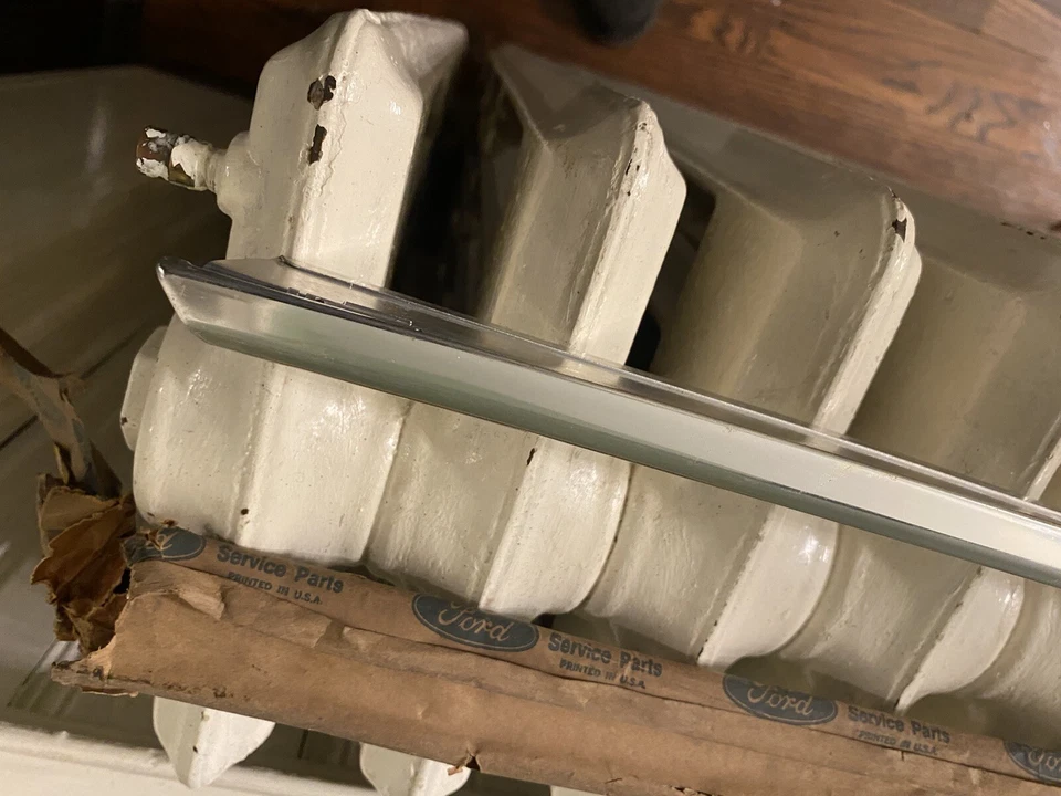 Nuevo de Lote Antiguo 1975 1976 1977 1978 Ford Maverick Comet Techo C Pilar Moldura Lluvia Foto 3 de 4