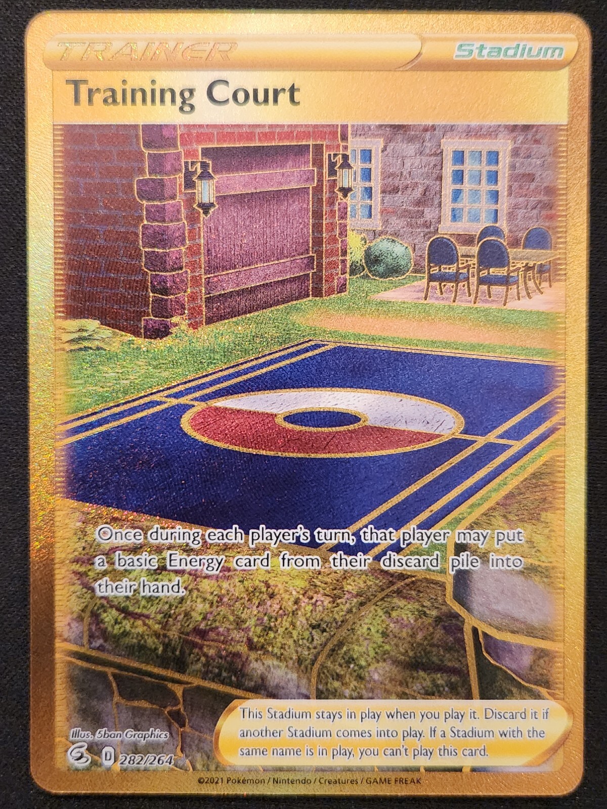 Training Court 282/264 SWSH Fusion Strike Gold Secret Rare Holo Pokémon 2021 NM