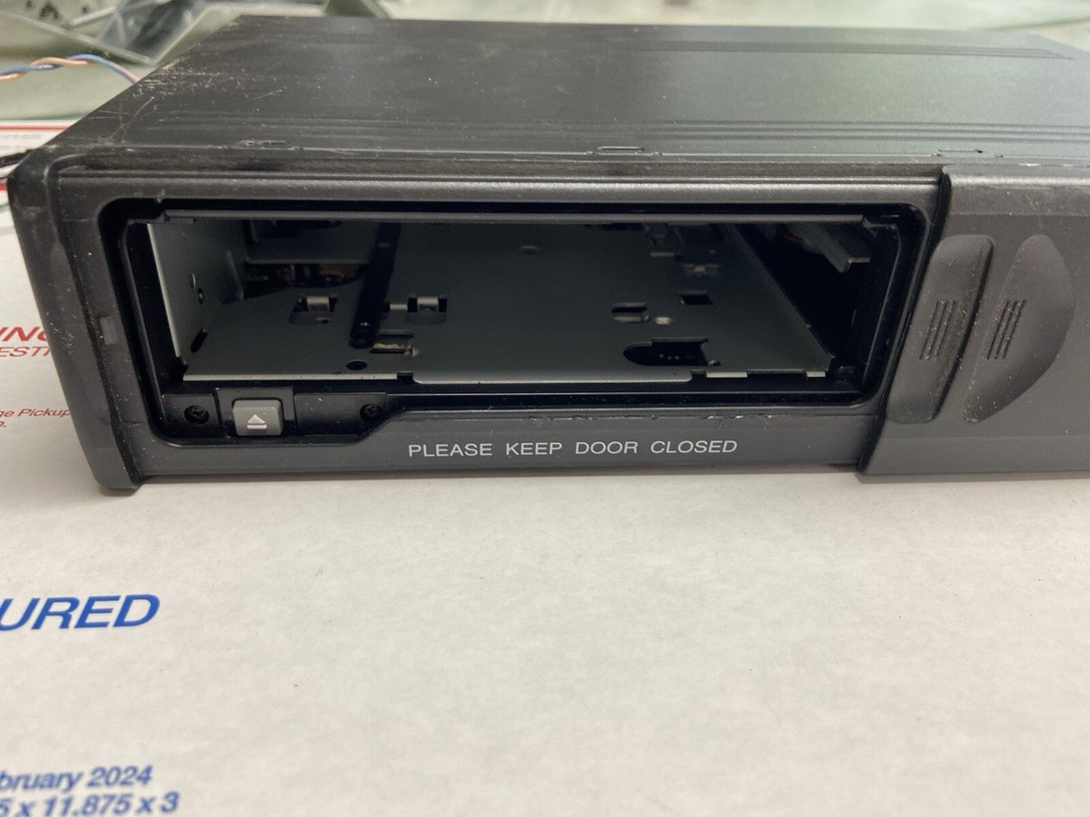 2003-2011 Lincoln Town Car Cartier CD Changer | 3W1T-18C849-BC