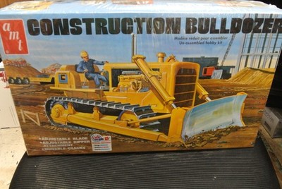 AMT 1086 Construction Bulldozer 1/25 Retro Deluxe Model Kit Sealed NOS 2019