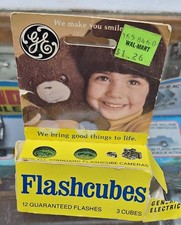    Vintage 3 GE Camera Flash Cubes In The Box