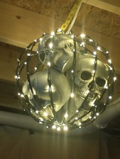 Orbe iluminado colgante grande lleno de calaveras decoración de Halloween