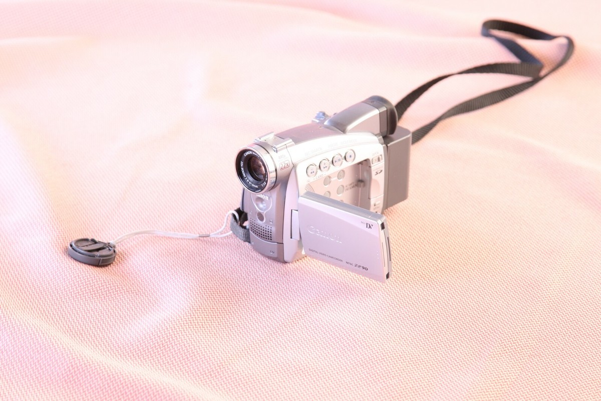 Canon ZR90 Mini DV Camcorder Black Screen For parts or repair