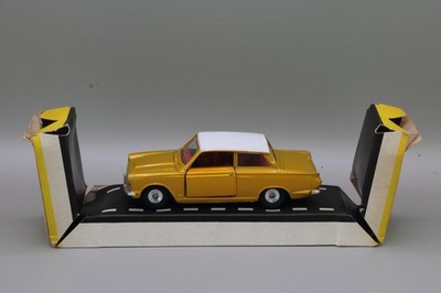 Dinky 133 1965 Ford Cortina  - Excellent UNUSED in Original Export Box