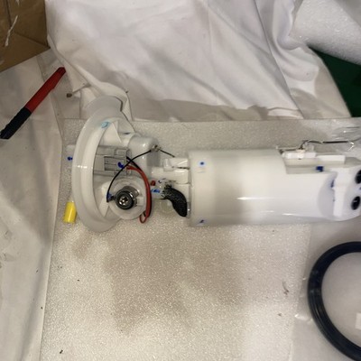 Fuel Pump Assembly Chrysler Voyager T/C Dodge Caravan 2004/2007 2.4 3.3 3.8