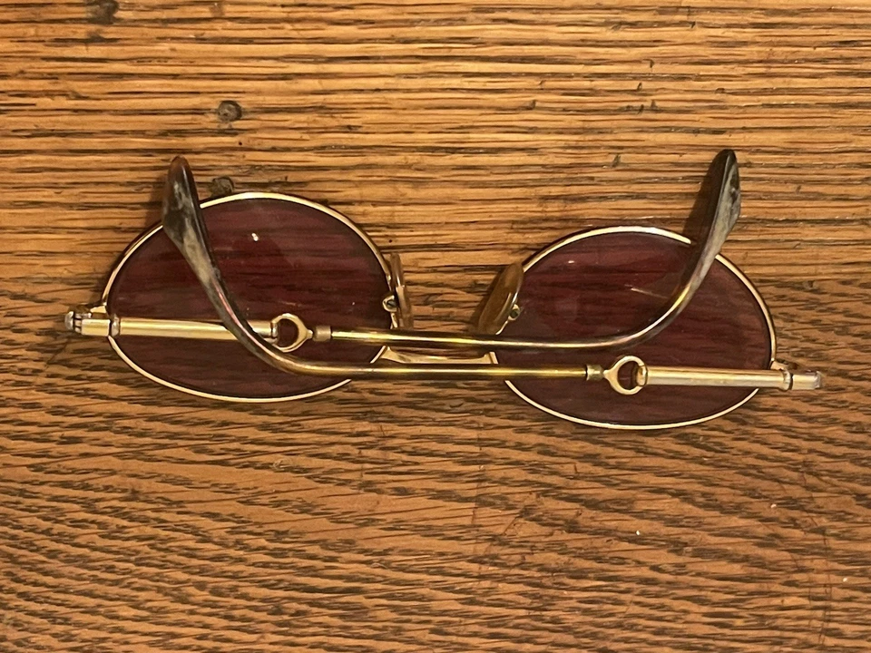 Gafas de sol Gucci de principios de los 90, marco raro ovalado elegantes y elocuentes - Hechas en Italia Foto 2 de 3