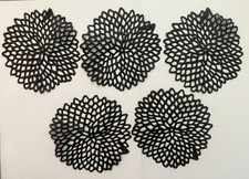 "JUEGO DE 5 posavasos redondos prensados negros Bloomingdales Chilewich Dahlia 5"" X 5"""