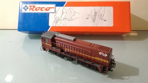 ROCO HO 63457. LOCOMOTIVE DIESEL NS 2275  PAYS BAS ECLAIRAGE INVERSÉ. EN BOITE | Condition: Occasion