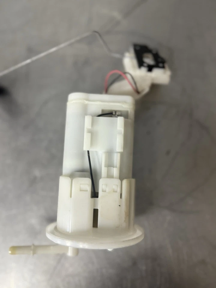 Suzuki GSXR1000 2017-2025 tanque de gasolina bomba de combustible OEM Foto 2 de 3