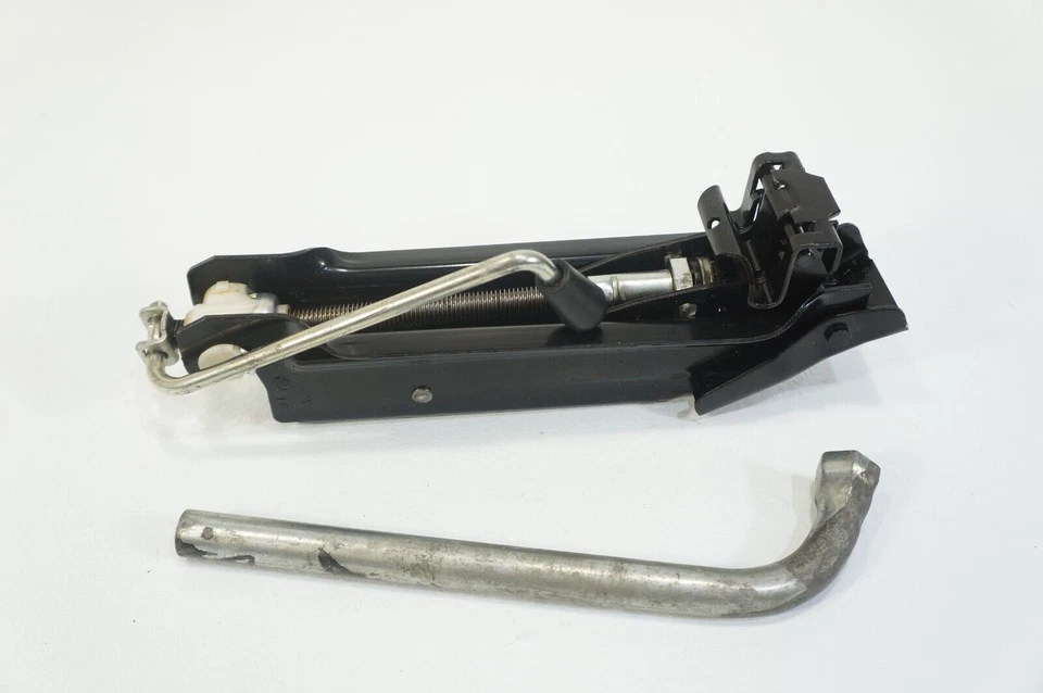 05-2014 vw volkswagen jetta eos gti spare tire change tool jack lug wrench set - Image 4 of 4