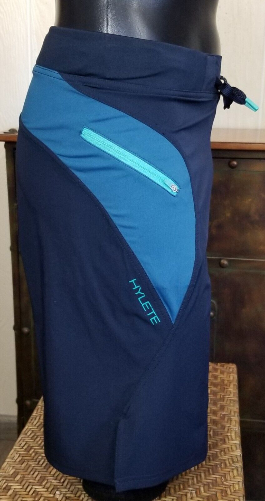 HYLETE Men's Cross Training Two Tone Blue Activewear Zip Pocket Shorts Sz XS