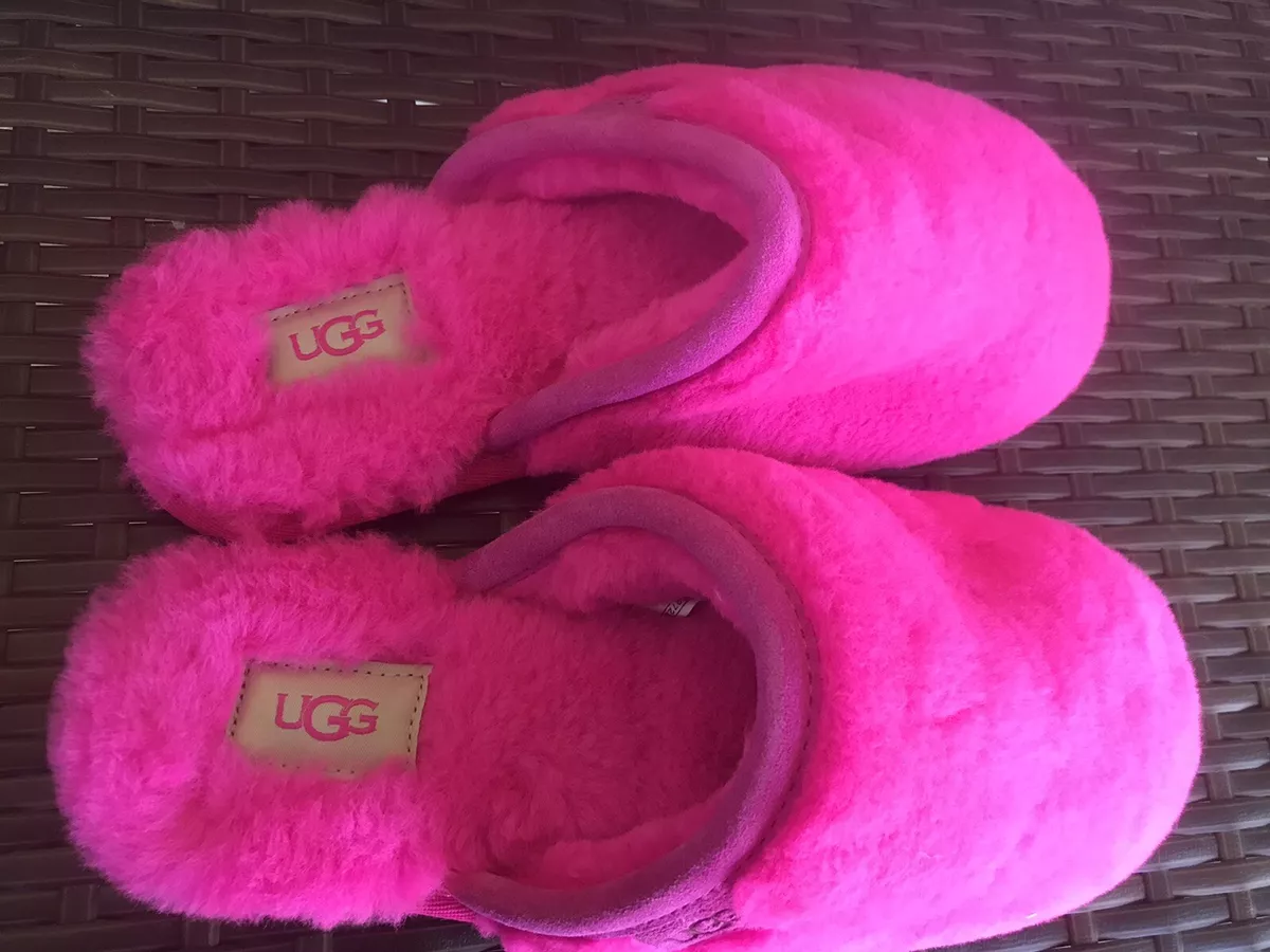 UGG Australia Women s Fluffette Plush Wool Slipper in Lime Rock