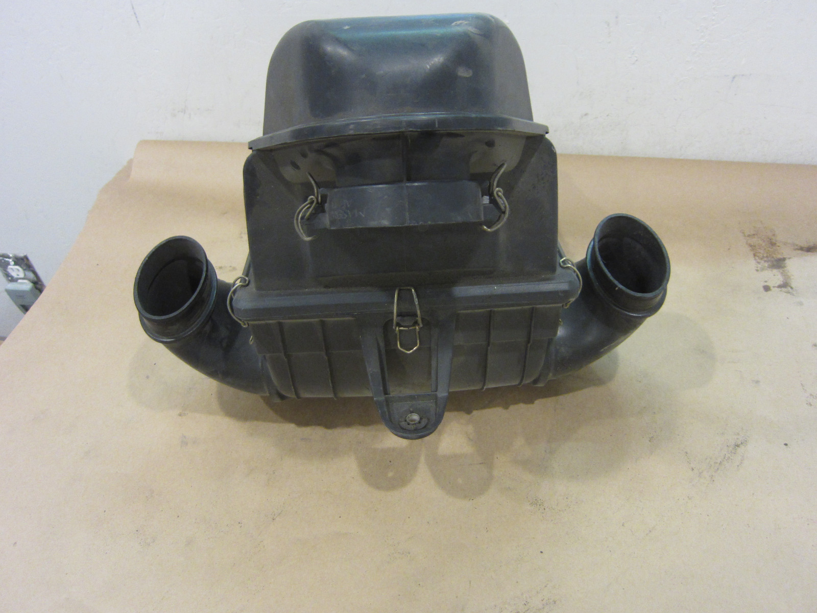 Maserati Quattroporte 03-07 - Air Intake Filter Box - Part# 194852