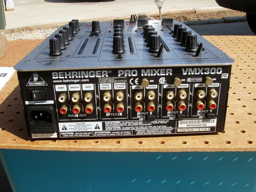 CLASSIC PRO 12インチ2WAYスピーカー×2、BEHRINGERミキサー vmx300