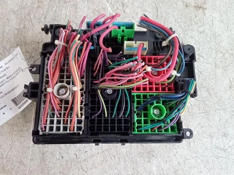 GMC Sierra 2500 2003-2005 camioneta motor caja de fusibles turbo Foto 3 de 4