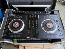 Numark NS7 DJ Turntable Controller With NSFX Control and Hard Case