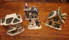 Lot Of 4 Cobblestone Corners Greenbrier Christmas Winter Village Accessories