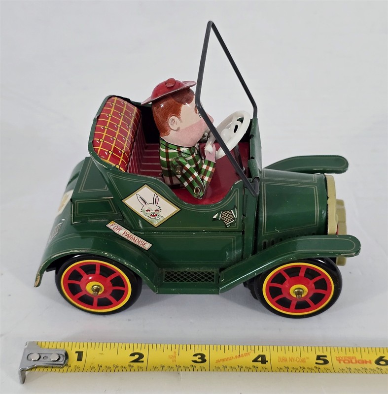 J-925 VINTAGE 1950/60'S JAPAN WIND UP TIN LITHO DAPPER DAN CAR 