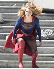 Melissa Benoist As Supergirl 8x10 PRINT PHOTO