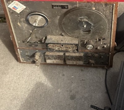 Vintage Reel-to-Reel Tape Recorder Audio Equipment Classic Tape Recording Device